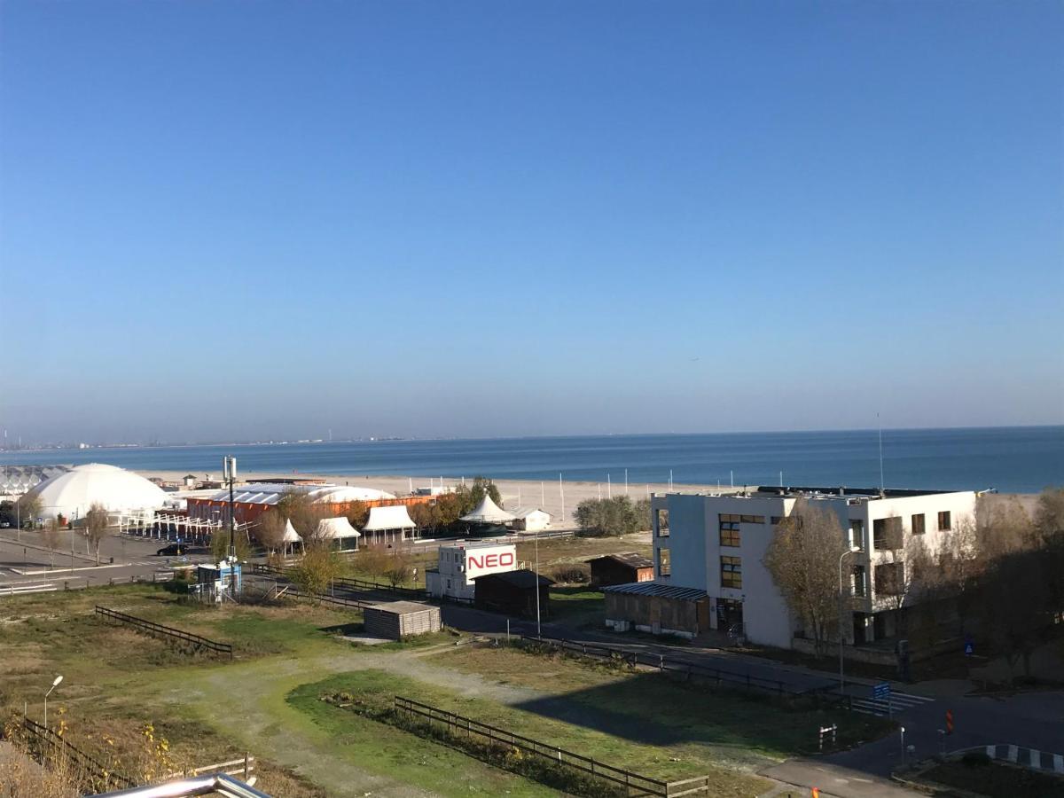 Apartament Summerland Mamaia Nord Buitenkant foto