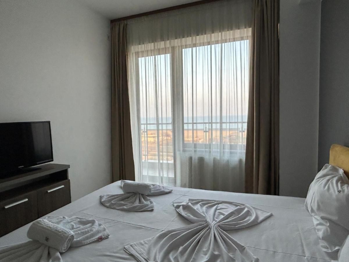 Apartament Summerland Mamaia Nord Buitenkant foto